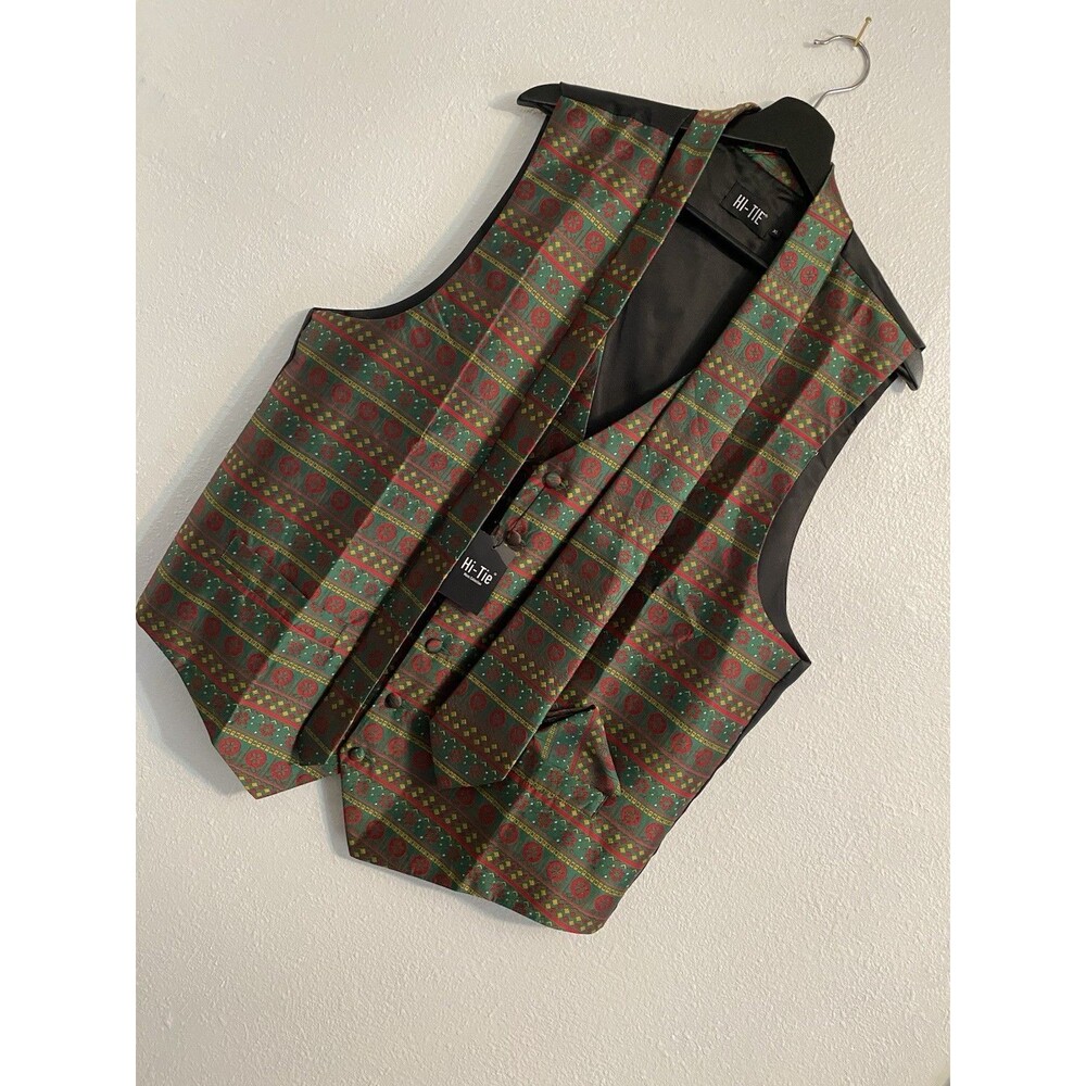 NWT 4 Pc Hi Tie XL Holiday Christmas Vest, Tie, Cuff Links, Handkerchief C6